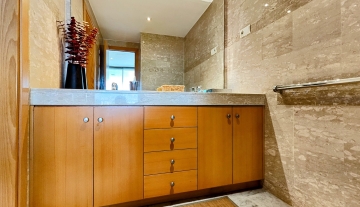 Resa Estates Marina Botafoch Ibiza 4 bedroos te koop sale bathroom 2.jpg